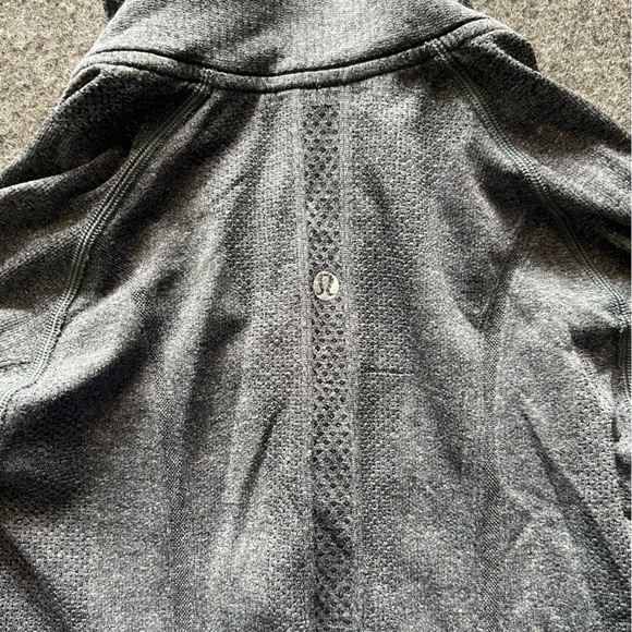 LULU HALF ZIP - Picture 2 of 5